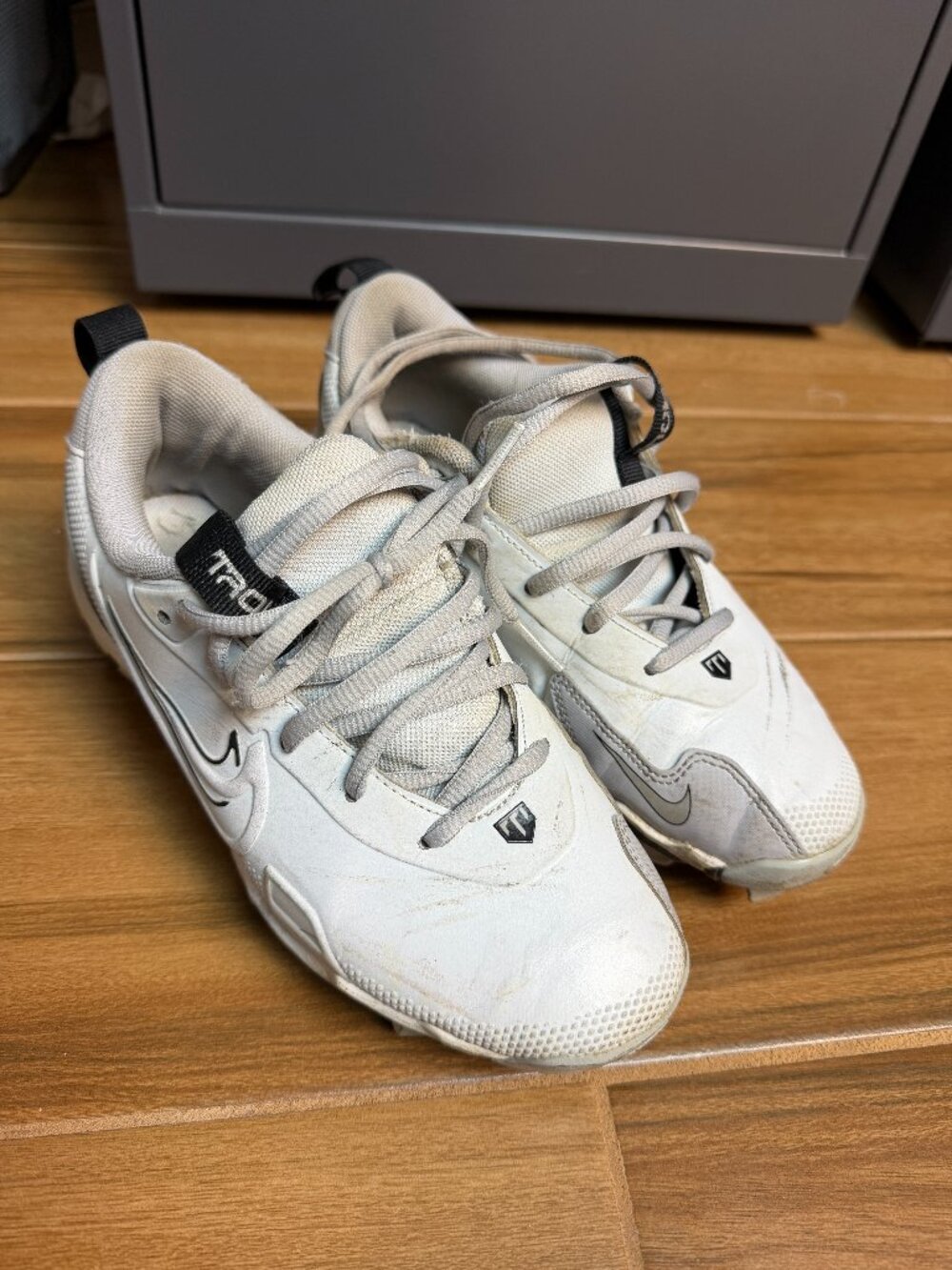 Nike Force Trout 9 Kids White/Metallic Silver Baseball Cleats Size 3YGreat Shape